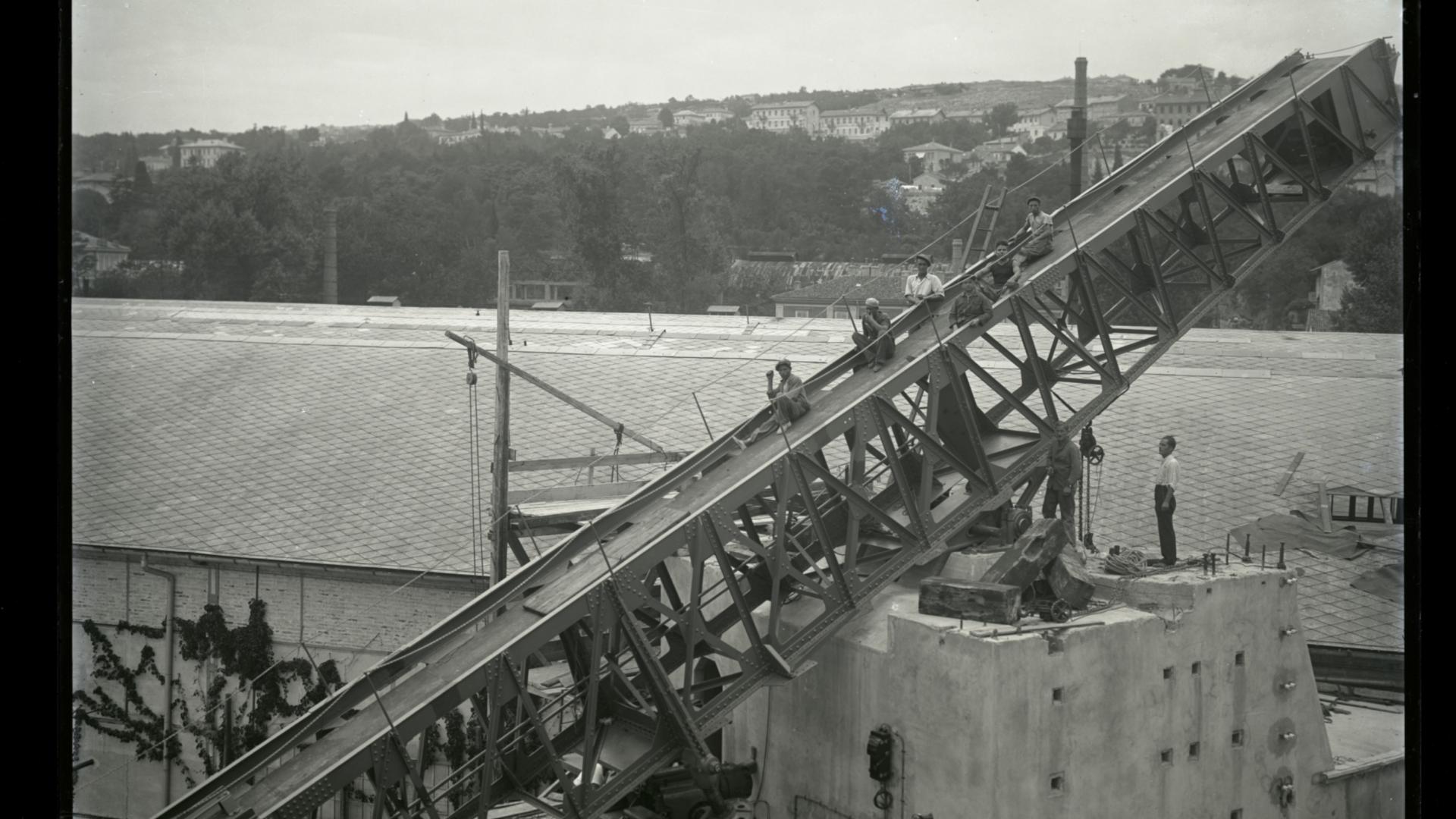 uomini gru foto bianco nero anni 50 industria