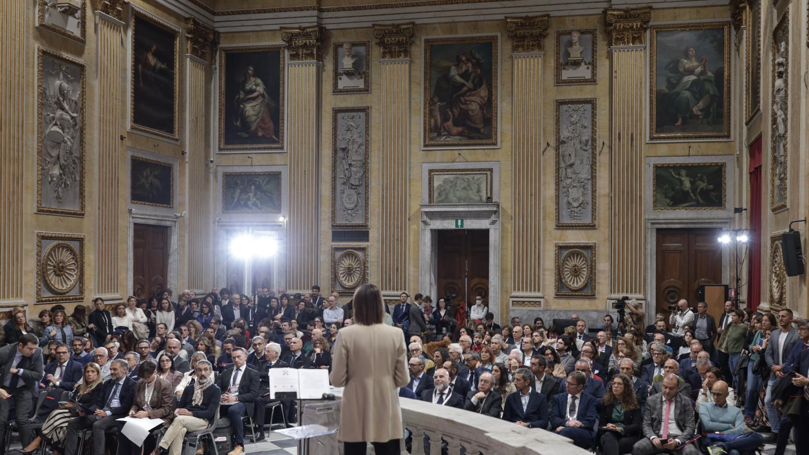 Palazzo Ducale di Genova evento con platea e presentatrice