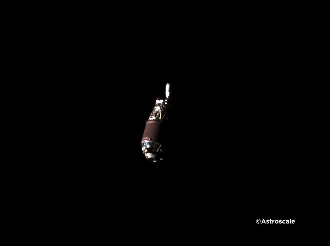 Un relitto di un razzo fotografato nello spazio